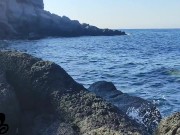 'Mi esci le minne?!' Bocchino sulla scogliera al mare 2/16