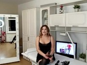 Секс-раб попал в рай, две сексуальные сучки делали с ним всё что хотели 2/16