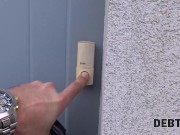 DEBT4k La débitrice ne peut pas baiser le système bancaire mais l'homme peut le faire avec elle 2/16