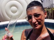 Ladymuffin Drinks champagne in the whirlpool 15/16