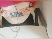 【人妻チャットオナニー】最後は触ってないのに画面越しで舐められていっちゃう敏感な奥さん。【ブログ見てね♪】 7/16