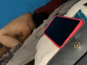 Me masturba debajo de las sábanas  15/16