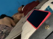 Me masturba debajo de las sábanas  4/16