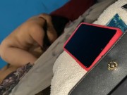 Me masturba debajo de las sábanas  9/16