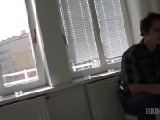 HUNT4K. La bionda guadagna soldi per il matrimonio facendo sesso con un vicino maturo 9/16