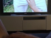 Mi sorprende a masturbarmi e mi da una mano 1/16