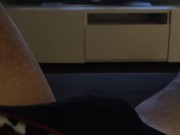 Mi sorprende a masturbarmi e mi da una mano 4/16