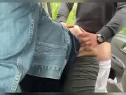 (sexe public risqué amateur) Levrette en voiture au bord de la route 1/16