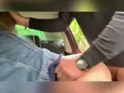 (sexe public risqué amateur) Levrette en voiture au bord de la route 11/16