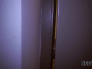 DEBT4k. Mann kommt zum russischen Schuldner und bohrt bald rasierte Muschi 2/16