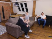 HUNT4K. Anstatt Sachen zu kaufen, kauft der Jäger die enge Muschi der Frau des Verkäufers 7/16