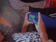 Mi mejor amiga me quiere dar una mamada mientras juego el free fire en mi celular 1/16