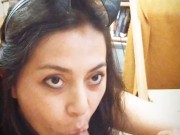 Animadora de fiestas  no aguanta más y me mama la verga en privado después de su show 