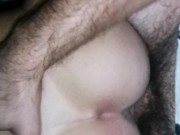 Трахаю блонди сучку в машине и незаметно снимаю. Стонет и скачет на моем большом хуе 4/16