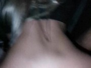 Трахаю блонди сучку в машине и незаметно снимаю. Стонет и скачет на моем большом хуе 5/16