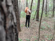 Красивая цыпочка попалась в лесу 1/16