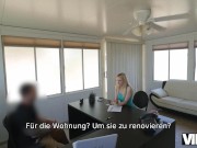 VIP4K. Verführerische Schönheit hat nichts dagegen, ihren Körper zu benutzen, um etwas Geld zu verdi 1/16