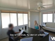 VIP4K. Verführerische Schönheit hat nichts dagegen, ihren Körper zu benutzen, um etwas Geld zu verdi 2/16