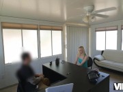 VIP4K. Verführerische Schönheit hat nichts dagegen, ihren Körper zu benutzen, um etwas Geld zu verdi 4/16