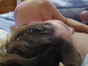 Ella me despierta para que le hidrate el pelo con leche. Le gusta tener el pelo hidratado :)  15/16