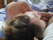 Ella me despierta para que le hidrate el pelo con leche. Le gusta tener el pelo hidratado :)  4/16