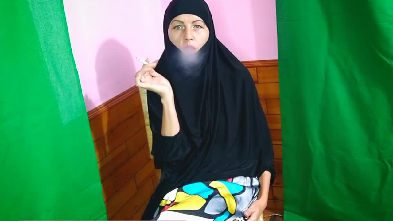 Shameless Afghan Muslim wife Smoking - RedTube