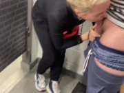 Шоппинг в торговом центре неожиданно закончился минетом в примерочной. 11/16