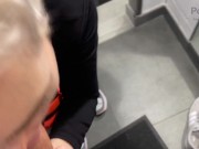 Шоппинг в торговом центре неожиданно закончился минетом в примерочной. 8/16