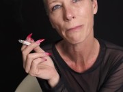 Kiki Deez Pulls A Sharon Stone While Smoking 13/16