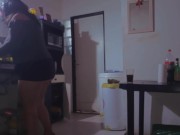 Viejos amigos se calientan con pelea de almohadas y coqueteos atrevidos  2/16