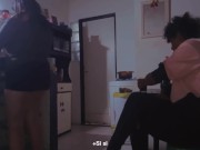 Viejos amigos se calientan con pelea de almohadas y coqueteos atrevidos  4/16