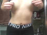 الينا أنجل العراقية راجعة من الجم و تعرض جسمها و كسها و طيزها/Iraqi slut naked after gym training 2/16