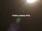 L’écolière squirt dans un parc. Maya Alves 1/16