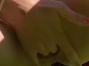 L’écolière squirt dans un parc. Maya Alves 6/16