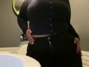 Толстушка в туалете бара раздевается и ласкает огромные сиськи Irina Priroda 1/16