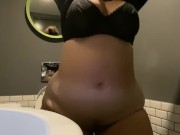 Толстушка в туалете бара раздевается и ласкает огромные сиськи Irina Priroda 12/16