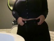 Толстушка в туалете бара раздевается и ласкает огромные сиськи Irina Priroda 2/16