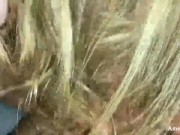 Sega e pompino rischioso nel parcheggio del centro commerciale 5/16