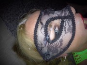 Lekker moedertje in haar keeltje geneukt en vol in haar gezichtje gespoten en slikt alles 16/16