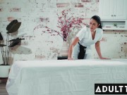 Hot Massage Therapist Massages MILF's Tight Pussy 1/16