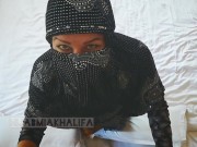 زوجة ساخنة شابة تشعر بالوحدة  Bare feet Muslim wife in hijab masturbates with pink vibrator at home  1/16