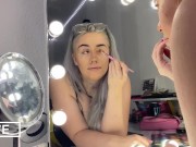 FREEUSE fucks amateur wife while she livestreams a makeup tutorial  1/16