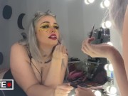 FREEUSE fucks amateur wife while she livestreams a makeup tutorial  16/16