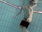 Loris Licicia bouncing her tits underwater 12/16