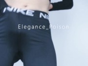 ELLE SE MASTURBE DANS SON LEGGIN DANS LES VESTIAIRES DE LA SALLE DE SPORT 14/16