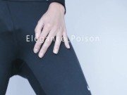 ELLE SE MASTURBE DANS SON LEGGIN DANS LES VESTIAIRES DE LA SALLE DE SPORT 4/16