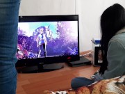 Пока мои соседки по комнате играют в Injustice, я мастурбирую свою киску - lesbian_illusion 10/16