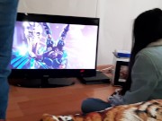 Пока мои соседки по комнате играют в Injustice, я мастурбирую свою киску - lesbian_illusion 13/16