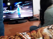 Пока мои соседки по комнате играют в Injustice, я мастурбирую свою киску - lesbian_illusion 15/16