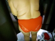 Зрелая дама с пышными формами в примерочной 11/16